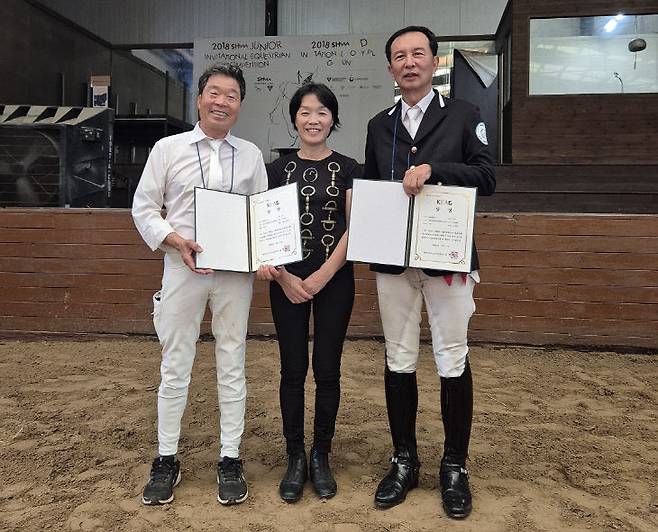 세종시장애인체육회 기업 연계 승마 종목 이종하 선수<맨 오른쪽>가 장애인승마 GRADE Ⅴ등급에서 국가대표로 선발됐다. /세종시 제공