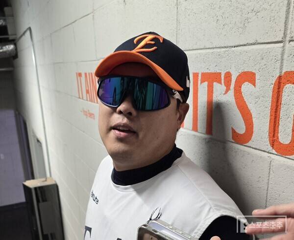 2025 플레이오프 1차전을 앞두고 취재진과 만난 류현진. (사진=스포츠춘추 황혜정 기자)