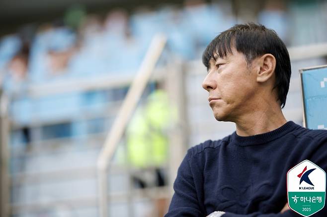 신태용 감독과의 계약해지 과정에서 워낙 많은 잡음이 들리고 있다. 가뜩이나 성적도 좋지 않은데 분위기까지 좋지 않다. (한국프로축구연맹 제공)