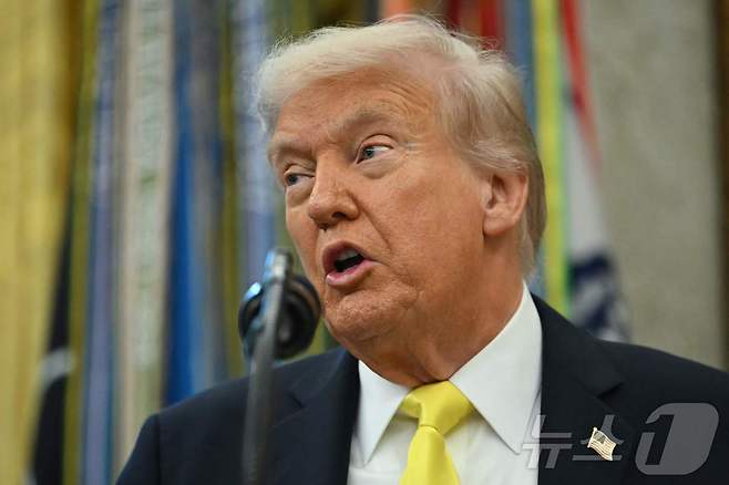 도널드 트럼프 미국 대통령이 15일(현지시간) 미국 워싱턴DC 백악관에서 열린 기자회견에서 발언하고 있다. 2025.10.15. ⓒ AFP=뉴스1 ⓒ News1 류정민 특파원