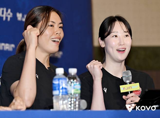 고예림과 시마무라. 제공 | 한국배구연맹