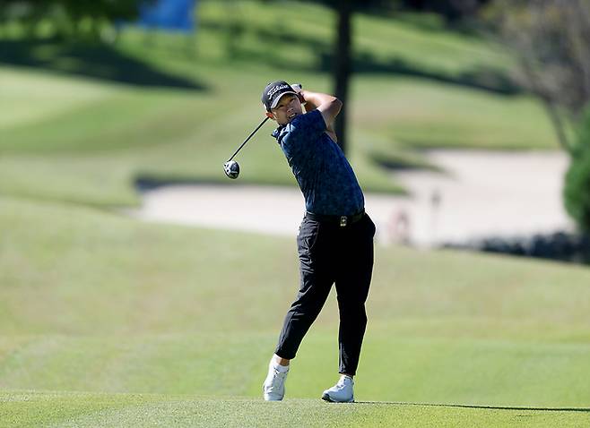 이상희가 17일 서원밸리에서 열린 KPGA투어 더채리티클래식 2라운드에서 샷하고 있다. 사진 | KPGA