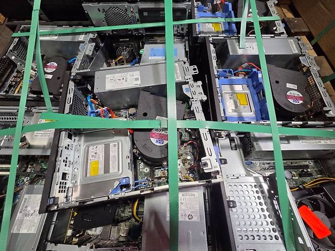 해체를 기다리는 데스크톱 컴퓨터 내부. ⓒ데일리안 정진주 기자