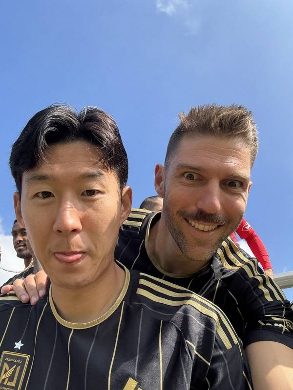 손흥민(왼쪽)과 라이언 홀링스헤드(이상 LAFC). LAFC X 캡처