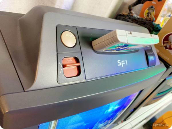 위쪽에 비스듬하게 꽂을 수 있는 구성이다 (사진 제공 랩틱님)