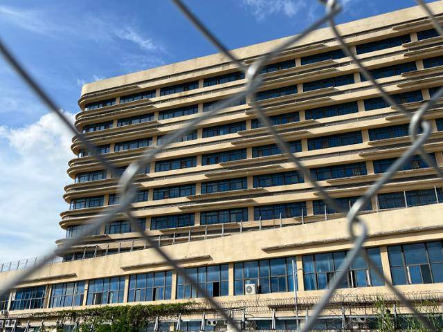 16일 캄보디아 프놈펜 외곽 캄퐁스프주에 위치한 '망고 단지' 외부 모습. 캄퐁스프=허경주 특파원