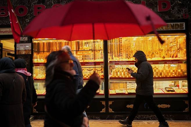 터키 이스탄불 소재 금 거래 점포 앞 모습. 사진=연합뉴스