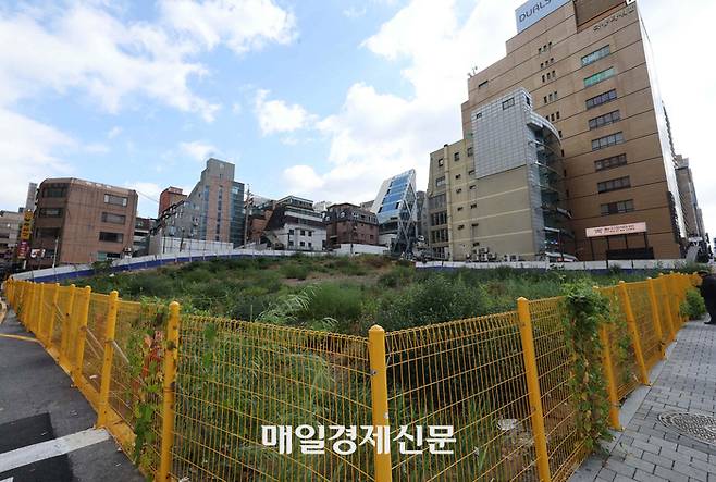 대한항공 자회사 케이웨이프라퍼티가 매입한 신사역 3번 출구 앞 부지. 한주형기자