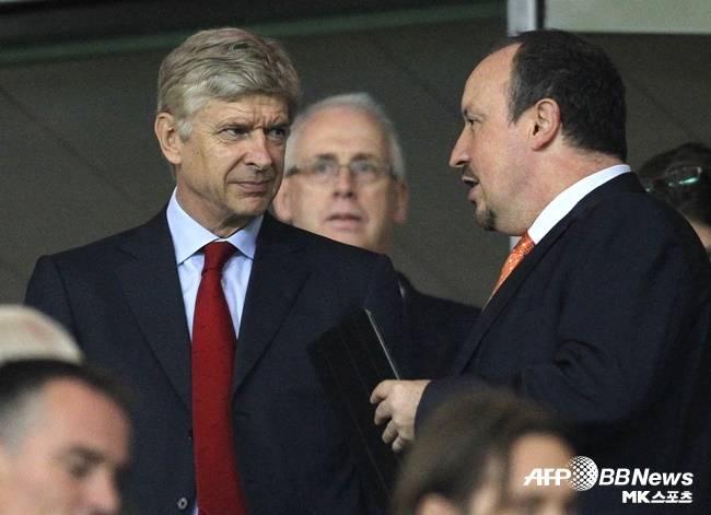 현역 시절 치열하게 맞붙었던 아르센 벵거 감독(왼쪽)과 라파엘 베니테스 감독(오른쪽). 사진=AFPBBNews=News1