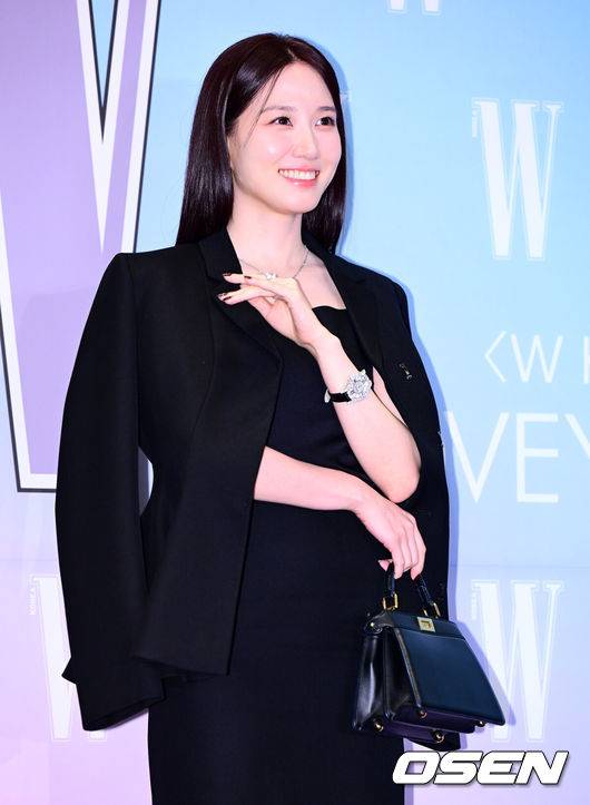 [OSEN=지형준 기자] 15일 서울 종로구 당주동 포시즌스 호텔 서울에서 더블유 코리아 제20회 유방암 인식 향상 캠페인 자선 포토 행사가 열렸다.이날 TXT 수빈, 고수, 고현정, 공명, 그레이, 김민하, 김세정, 김영광, 김영대, 김지석, 노상현, 노정의, 덱스, 르세라핌(채원, 카즈하), 몬스타엑스(형원, 셔누), 문소리, 바밍타이거, 박규영, 박은빈, 박재범, 방탄소년단 RM, 제이홉, 뷔, 변우석, 수현, 스트레이키즈(방찬, 승민), 아이들(미연, 민니, 소연, 슈화, 우기), 아이브 레이, 안유진, 장원영, 아일릿(윤아, 모카, 민주, 원희, 이로하), 에스파(카리나, 윈터, 지젤, 닝닝), 엔믹스(해원, 설윤), 엔하이픈(성훈, 제이크), 엔하이픈(정원), 엘리스, 올데이프로젝트(애니, 타잔, 베일리, 영서, 우찬), 우원재, 원지안, 이동휘, 이민호, 이수지, 이수혁, 이영애, 이유미, 이준혁, 이준호, 이채민, 임수정, 임지연, 있지(예지, 유나), 장윤주, 전소니, 전소미, 전여빈, 정려원, 정해인, 조유리, 추영우, 코드쿤스트, 크리스탈, 키키(지유, 이솔, 수이, 하음, 키야), 태양, 하정우, 화사, 효연 등이 참석했다.박은빈이 포즈를 취하고 있다. 2025.10.15. /jpnews@osen.co.kr