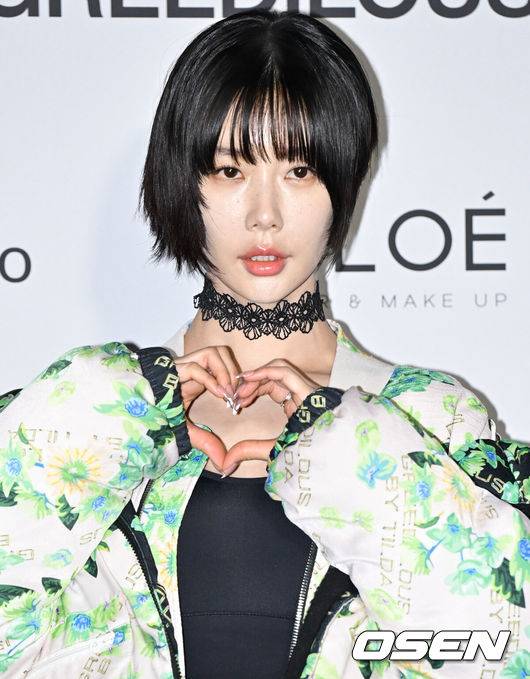 [OSEN=조은정 기자]6일 서울 중구 동대문디자인플라자(DDP)에서 '2025 F/W 서울패션위크’가 열렸다. 올해 25주년을 맞은 국내 최대 패션 행사 ‘서울패션위크’는 5일부터 9일까지 닷새간 열린다.배우 클라라가 포즈를 취하고 있다. 2025.02.06 /cej@osen.co.kr