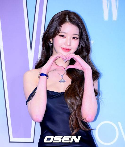 [OSEN=지형준 기자] 15일 서울 종로구 당주동 포시즌스 호텔 서울에서 더블유 코리아 제20회 유방암 인식 향상 캠페인 자선 포토 행사가 열렸다.이날 TXT 수빈, 고수, 고현정, 공명, 그레이, 김민하, 김세정, 김영광, 김영대, 김지석, 노상현, 노정의, 덱스, 르세라핌(채원, 카즈하), 몬스타엑스(형원, 셔누), 문소리, 바밍타이거, 박규영, 박은빈, 박재범, 방탄소년단 RM, 제이홉, 뷔, 변우석, 수현, 스트레이키즈(방찬, 승민), 아이들(미연, 민니, 소연, 슈화, 우기), 아이브 레이, 안유진, 장원영, 아일릿(윤아, 모카, 민주, 원희, 이로하), 에스파(카리나, 윈터, 지젤, 닝닝), 엔믹스(해원, 설윤), 엔하이픈(성훈, 제이크), 엔하이픈(정원), 엘리스, 올데이프로젝트(애니, 타잔, 베일리, 영서, 우찬), 우원재, 원지안, 이동휘, 이민호, 이수지, 이수혁, 이영애, 이유미, 이준혁, 이준호, 이채민, 임수정, 임지연, 있지(예지, 유나), 장윤주, 전소니, 전소미, 전여빈, 정려원, 정해인, 조유리, 추영우, 코드쿤스트, 크리스탈, 키키(지유, 이솔, 수이, 하음, 키야), 태양, 하정우, 화사, 효연 등이 참석했다.아이브 장원영이 포즈를 취하고 있다. 2025.10.14. /jpnews@osen.co.kr