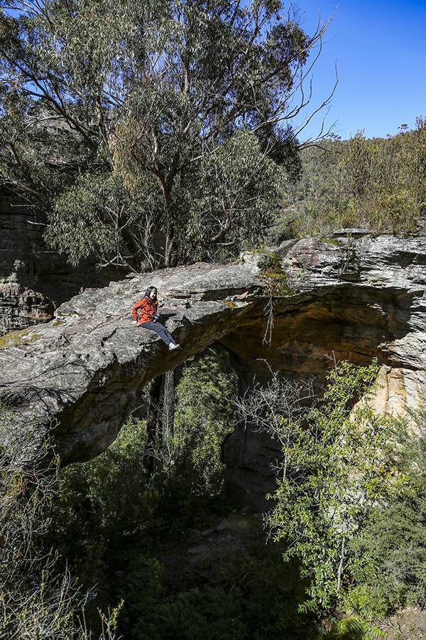 다간 아치에서 아래 땅바닥까지 높이는 약 10m다.