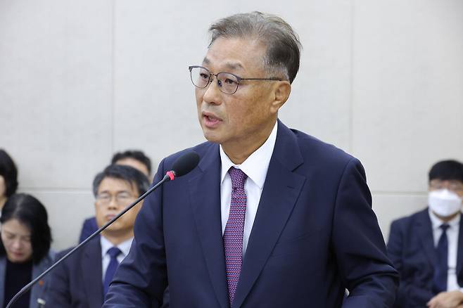 강중구 건강보험심사평가원장이 17일 국회 보건복지위에서 열린 2025년도 건강보험공단과 건강보험 심평원에 대한 국정감사에서 기관보고를 하고 있다. ⓒ 연합뉴스