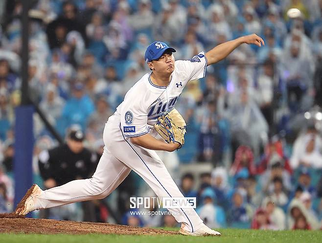 ▲ 배찬승은 4차전 2-2 무사 3루 위기에서 에레디아와 한유섬을 삼진으로 잡아내며 팀이 가장 원했던 활약을 해냈다 ⓒ곽혜미 기자