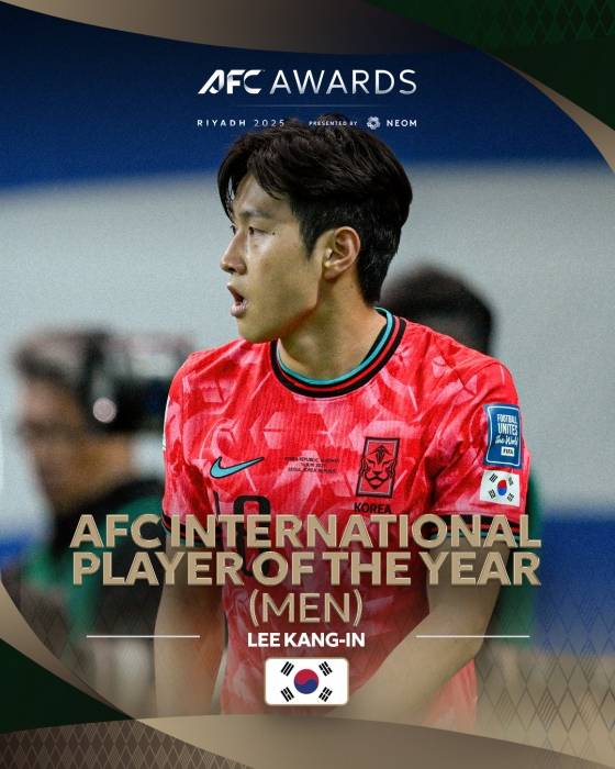 2025 아시아축구연맹(AFC) 남자 부문 아시아 올해의 국제선수상을 받은 이강인. /사진=아시아축구연맹(AFC) 공식 SNS 갊무리