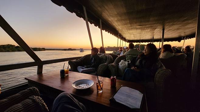 2023년 6월 23일(현지시간) 짐바브웨 잠베지강 '선셋 크루즈' [촬영 유현민]