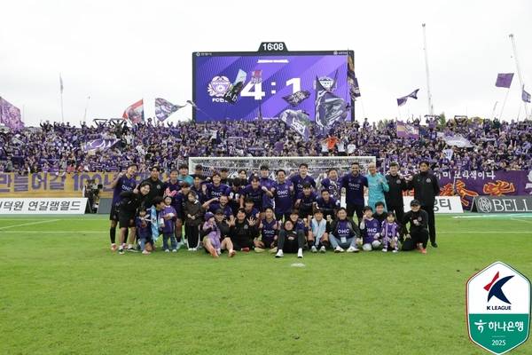 FC안양이 18일 안양종합운동장에서 김천상무와의 리그 33라운드 경기에서 4-1 대승을 거두고 7위로 정규라운드를 마감했다. 2025.10.18 /한국프로축구연맹 제공