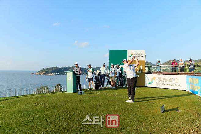 임성재가 아시안투어 SJM 마카오 오픈 둘째 날 10번홀에서 티샷을 하고 있다. (사진=SJM 마카오 오픈)