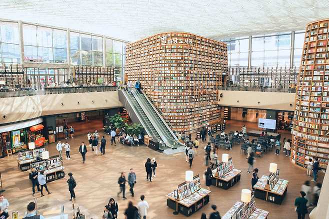 스타필드 별마당 도서관. (스타필드 제공).