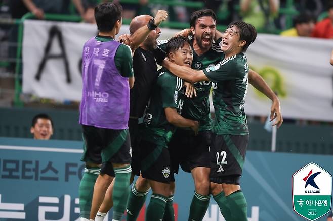 득점 후 기뻐하는 전북 현대(한국프로축구연맹 제공)