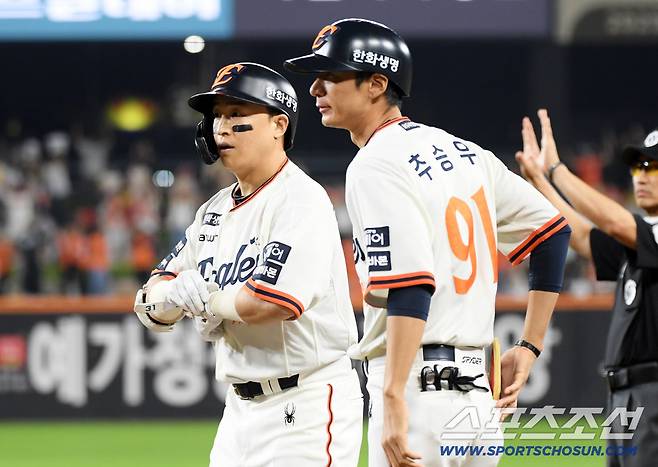 26일 대전 한화생명볼파크에서 열린 한화 이글스와 LG 트윈스의 경기. 7회말 1사 1루 한화 손아섭이 안타를 날린 뒤 숨을 고르고 있다. 대전=박재만 기자 pjm@sportschosun.com/2025.09.26/