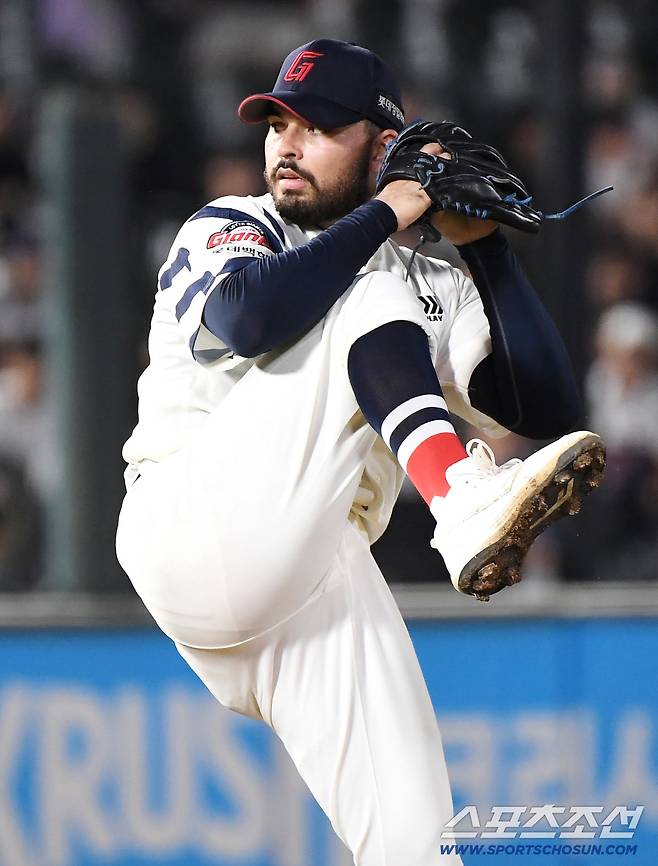 28일 부산 사직구장에서 열린 KT-롯데전. 감보아가 투구하고 있다. 부산=정재근 기자 cjg@sportschosun.com/2025.8.28/