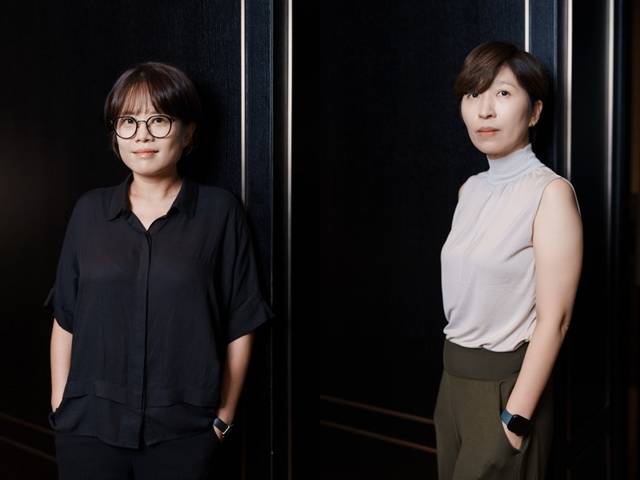 김희원 감독(왼쪽)과 정서경 작가가 디즈니+ 오리지널 시리즈 '북극성' 종영 기념 인터뷰를 진행했다. /월트디즈니 컴퍼니 코리아