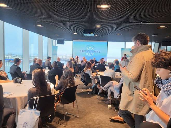 16일(현지시간) 오전 9시40분 미국 중미연구소(ICAS)와 중국 베이징클럽이 주도한 세션은 앉을 자리가 없을 정도로 인기가 있었다. 이현주 기자