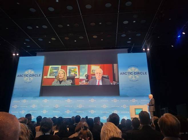 16일(현지시간) 리사 머카우스키(Lisa Murkowski) 알래스카주 상원의원과 앵거스 킹(Angus King) 메인주 상원의원이 청중들의 질문에 답을 하고 있다. 이현주 기자