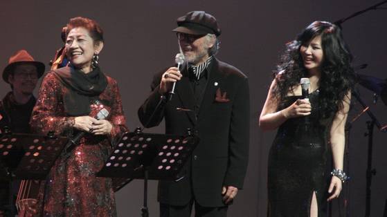 재즈 보컬 김준, 웅산과 함께 무대에선 박성연(왼쪽).