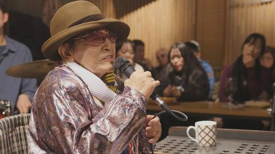 2018년 야누스 40주년 기념 공연 당시 휠체어 투혼을 발휘한 박성연. [사진 디스테이션]