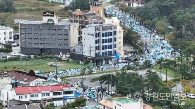 ▲ 동해안 청정해변을 질주하는 ‘’2025 경포마라톤대회’가 18일 경포중앙광장에서  1만여명의 마라톤 동호인과 시민들이 참가한 가운데 성황리에 개최됐다.