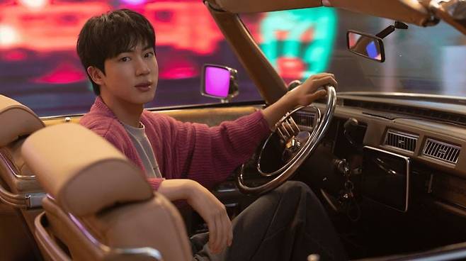 방탄소년단(BTS) 진이 돌비 애트모스로 믹싱한 음원 'I'll Be There' 음원 발매를 기념해 돌비 래버러토리스의 글로벌 브랜드 캠페인 '러브 모어 인 돌비'에 참여했다. 사진=돌비