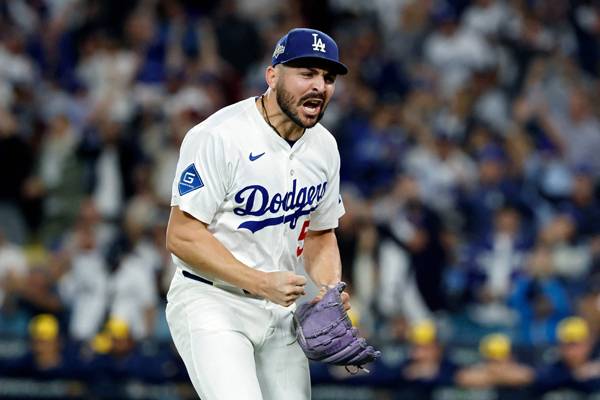 베시아는 7회 오타니의 무실점을 지켰다. 사진= Getty Images/AFP= 연합뉴스 제공