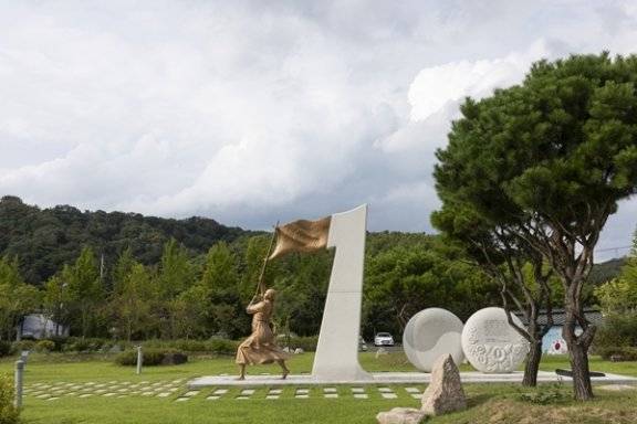 3·1만세운동과 대한민국임시정부 수립 100주년을 기념해 세운 '염원의 발자취' 조각상. 홍중식 기자