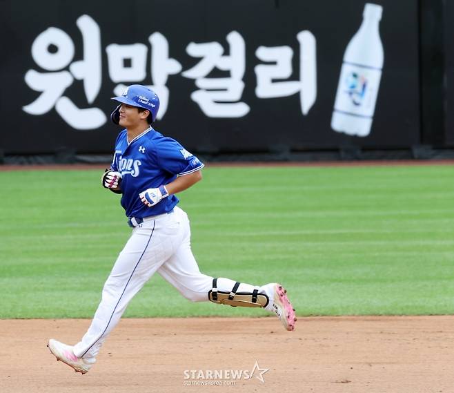 [한번에쓱]'5-5 균형깨는 솔로홈런' 폰세 상대로 삼성 김태훈