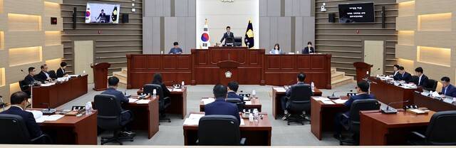 성주군의회는 10월 16일부터 제293회 임시회를 개회하고 8일 간의 의정활동을 시작했다. 성주군의회 제공