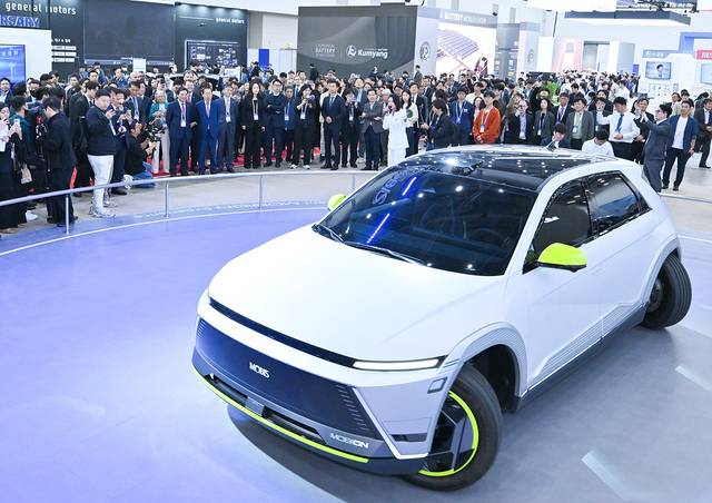 'FIX 2025'가 'AI 기반 산업대전환(AX)'을 주제로 오는 22일부터 25일까지 나흘간 대구 엑스코에서 열린다. 사진은 지난해 열린 박람회에서 인기를 끌었던 현대모비스의 차세대 전기차 '모비온'. 대구일보 DB