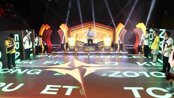 18일 컴투스가 부산이스포츠아레나에서 '서머너즈 워 월드 아레나 챔피언십 2025(이하 SWC2025)' 아시아퍼시픽 컵으로 부산에서의 첫 오프라인 본선 무대를 개최했다.(선수단 도열). /사진=컴투스