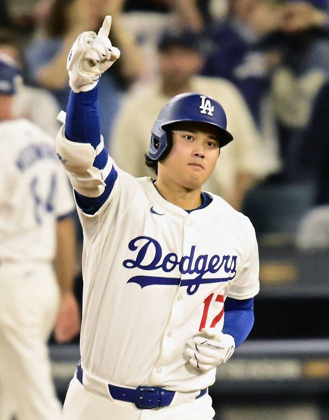 오타니 쇼헤이는 밀워키 브루어스와 내셔널리그 챔피언십시리즈 4차전에서 대형 솔로포 3개를 몰아쳤다. UPI연합뉴스