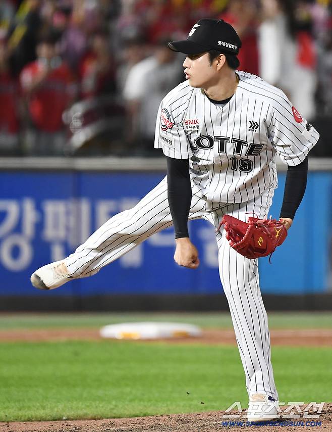 26일 부산 사직구장에서 열린 KIA와 롯데의 경기. 김강현이 투구하고 있다. 부산=정재근 기자 cjg@sportschosun.com/2025.7.26/