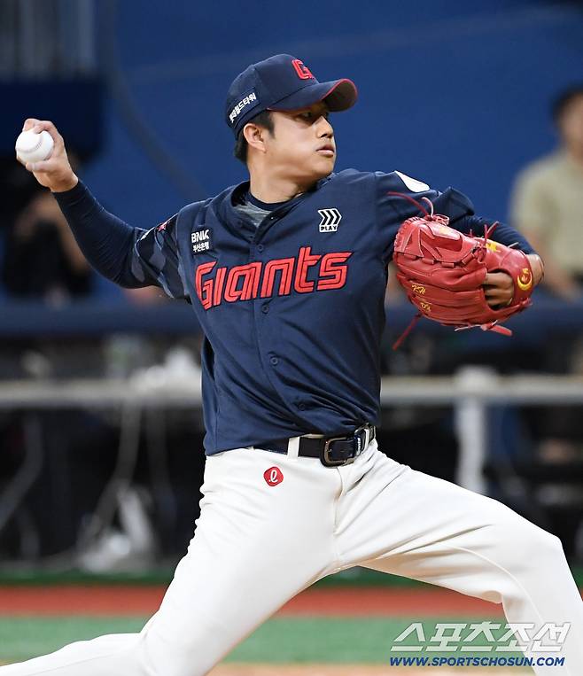22일 서울 고척스카이돔에서 열린 키움 히어로즈와 롯데 자이언츠의 경기. 롯데 김강현이 역투하고 있다. 고척=박재만 기자 pjm@sportschosun.com/2025.07.22/