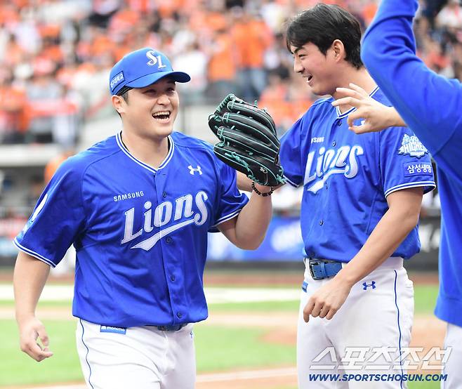 19일 대전 한화생명볼파크에서 열린 삼성과 한화의 PO 2차전. 7회를 삼자범퇴로 마치고 마운드를 내려오는 삼성 최원태. 대전=송정헌 기자songs@sportschosun.com/2025.10.19/