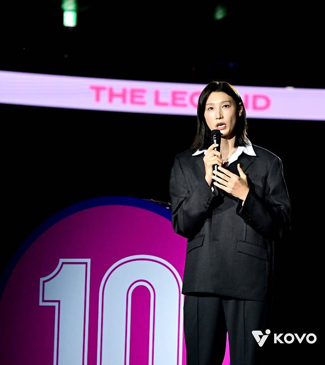 김연경이 지난 18일 은퇴식에서 팬들에게 인사하고 있다. 사진=KOVO&nbsp;