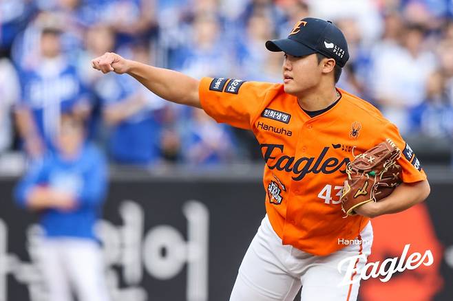 한화 신인 투수 정우주가 포스트시즌 첫 경기에서 좋은 투구를 보여주며 남은 플레이오프 활약을 예고했다. 사진=한화&nbsp;