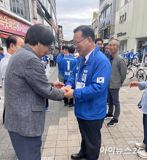 김부겸 전 국무총가 안동 문화의 거리 등지에서 집중 유세를 펼치고 있다.  [사진=아이뉴스 24]