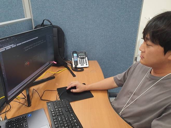 박상용 책임이 RX 모듈 설계를 하고 있다. 수원=윤현주 기자