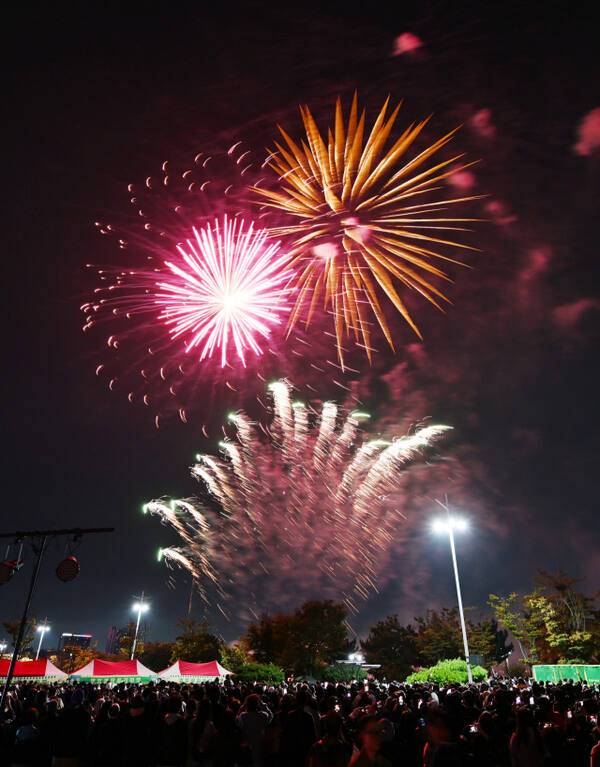인천 중구와 중구문화재단이 마련한 불꽃축제 현장. 조병석기자