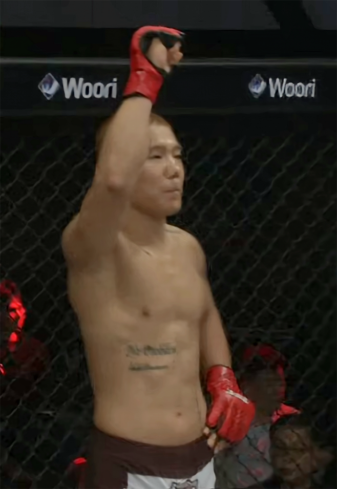 Road to UFC 시즌2 준결승 김상원이 2025년 10월 서울특별시 섬유센터 이벤트홀 TFC 21 코-메인이벤트 출전 선수로 소개받고 있다. 사진=Top Fighting Championship